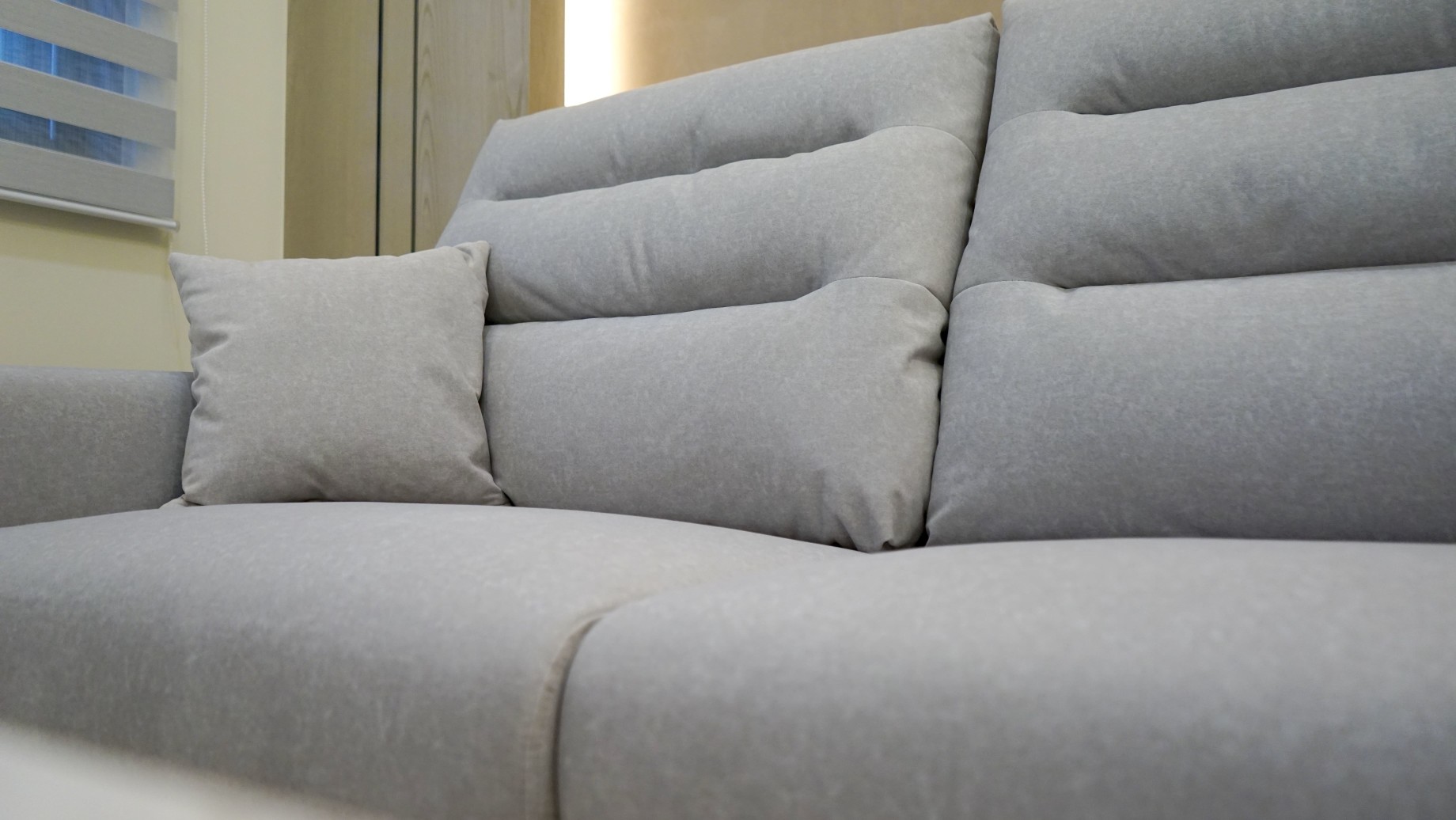 採高密度泡棉製作而成的尼克沙發，回彈性、包覆性更佳