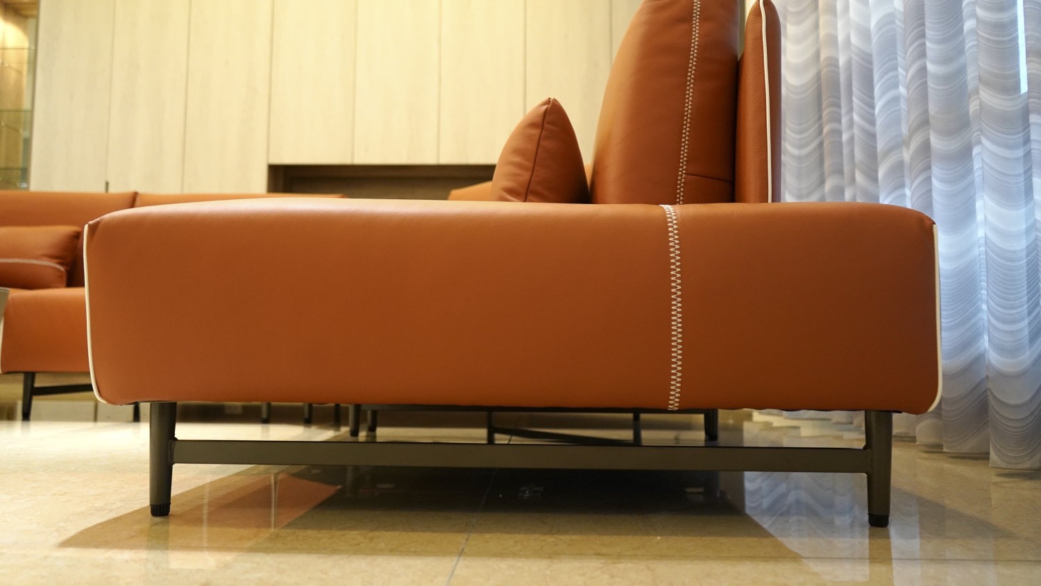 雨果沙發H型椅腳，增強支撐際力與耐用度